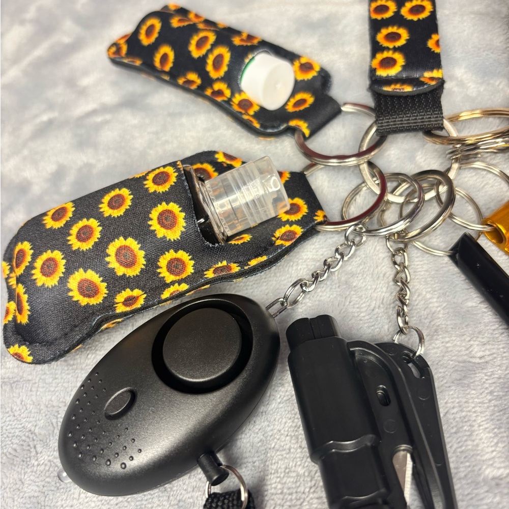 Sunflower Patterned Women's Keychain Set - Picture 3 of 3